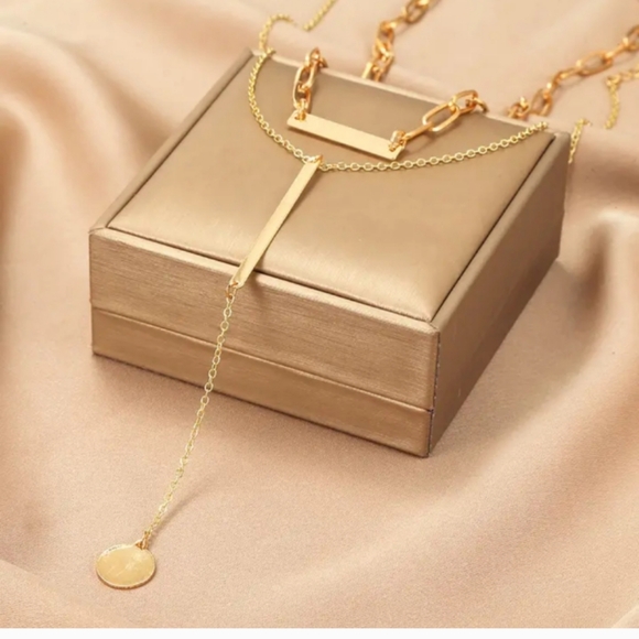 Elegant 18k. Gold Plated Necklace Set - Picture 3 of 7